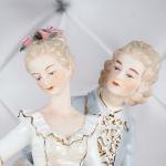 YW-00238 (8) Статуэтка "Девушка с юношей", фарфор, 17*15,5*35 см