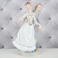 YW-00238 (8) Статуэтка "Девушка с юношей", фарфор, 17*15,5*35 см